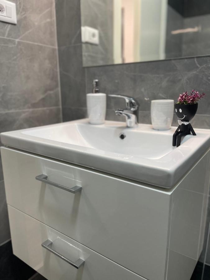 Q Luxury Palas Mall Iasi Exteriör bild