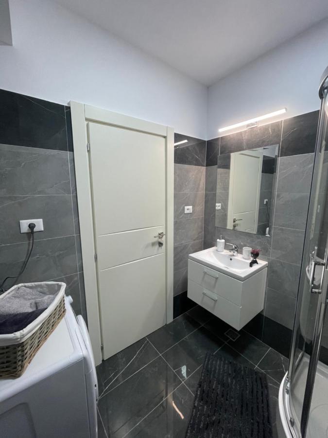 Q Luxury Palas Mall Iasi Exteriör bild