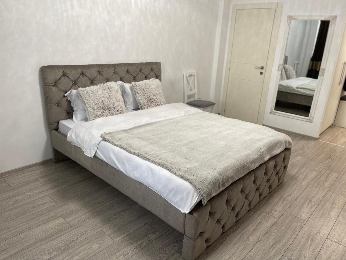Q Luxury Palas Mall Iasi Exteriör bild